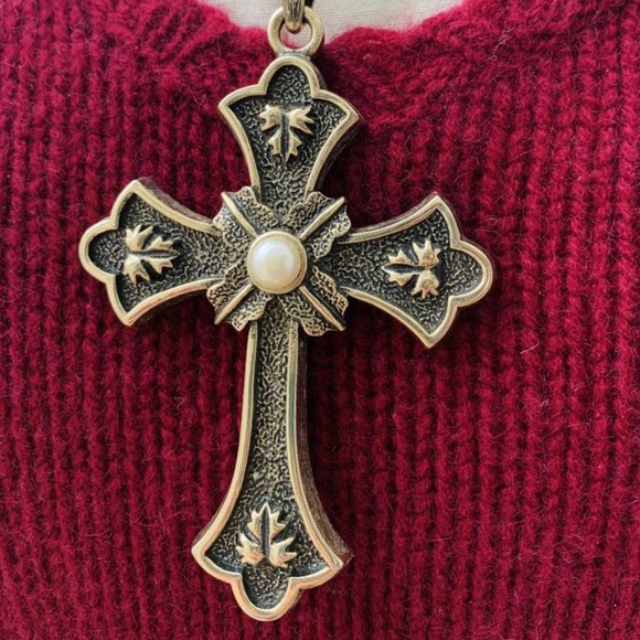 Vintage Sarah Coventry Cross Pendant